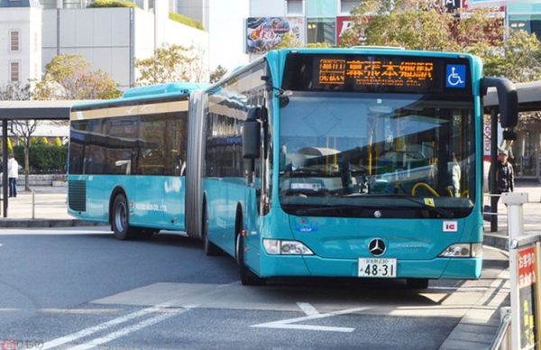 京成バス 新都心幕張線連節バス（5車両） にデジタルサイネージによる情報提供を開始